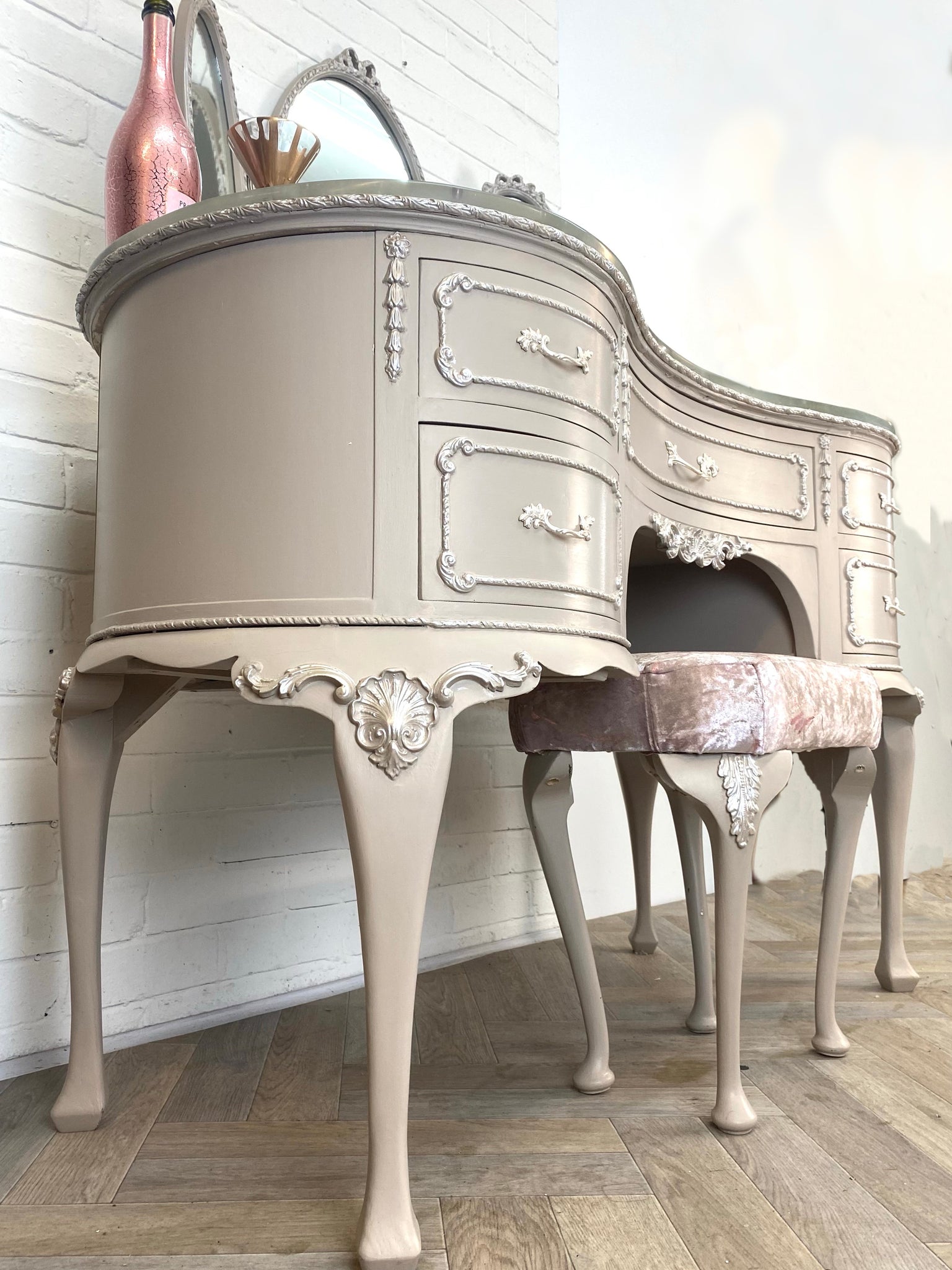 Olympus dressing deals table