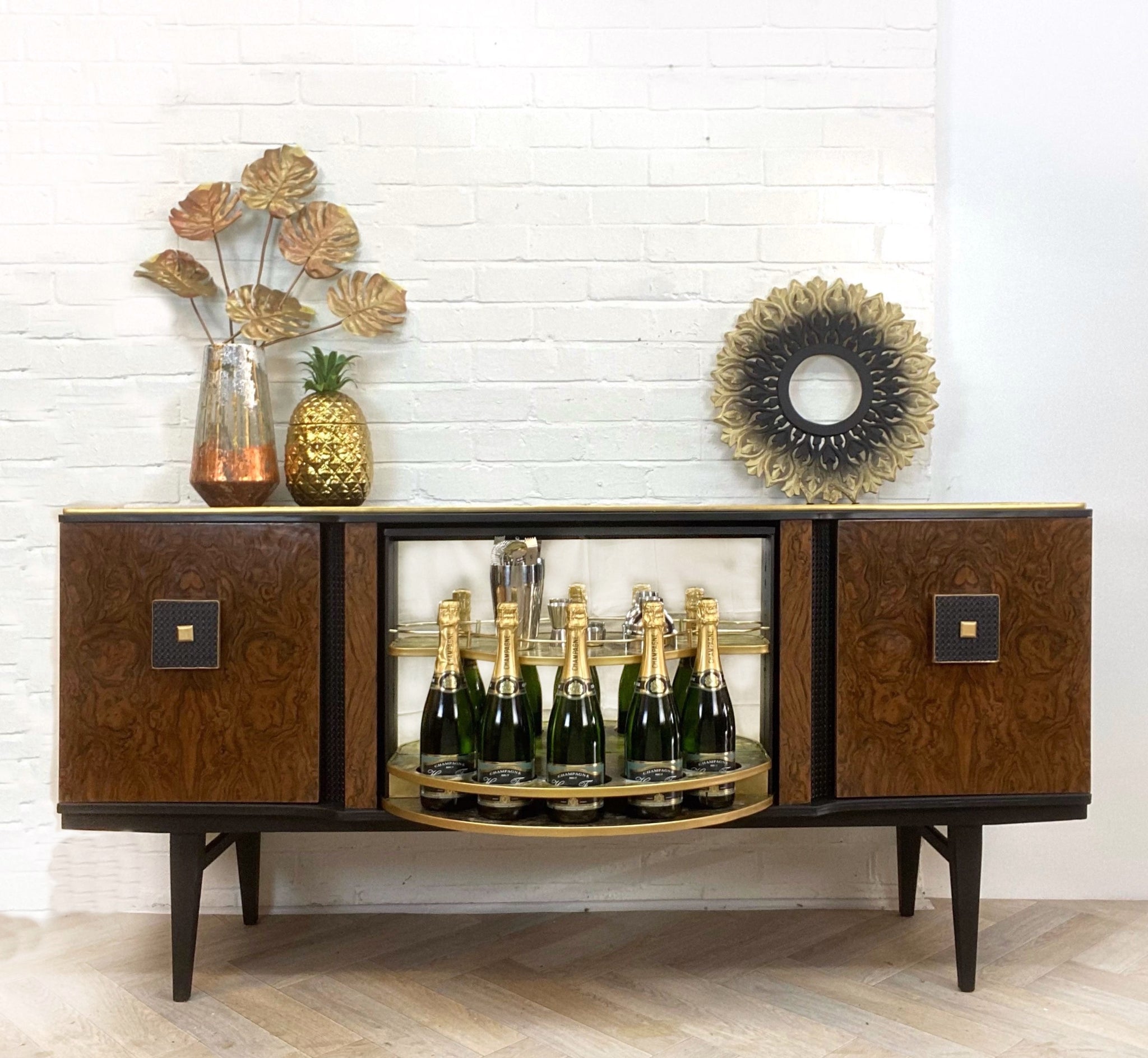 Cocktail sideboard shop